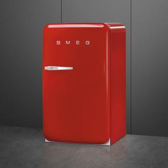 Smeg FAB10URRD3 50s Retro Style Series 22 Inch Compact Refrigerator — thumbnail 4