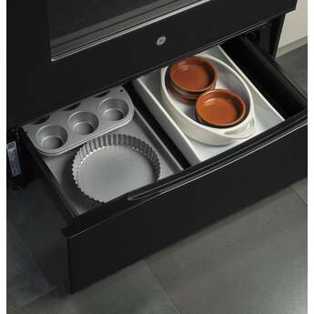 GE 30" Black Electric Smoothtop Range — thumbnail 3