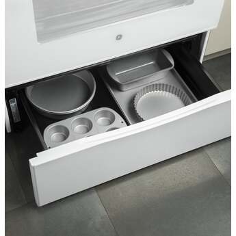 GE 30" White Electric Smoothtop Range with Self Clean — thumbnail 3