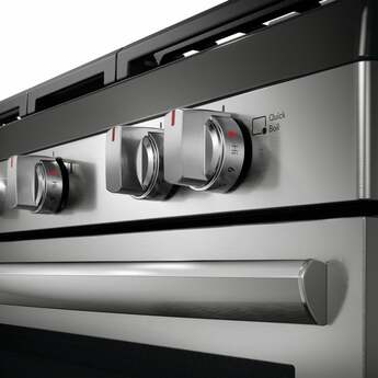 Frigidaire 30 Inch Freestanding Gas Range with 5 Sealed Burners, 5.1 cu. ft. Convection Oven, Quick Boil Burner, Griddle, Storage Drawer, No Preheat + Air Fry, and Self Clean: Stainless Steel — thumbnail 2