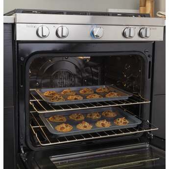 Haier 30" Black Stainless Steel Natural Gas Slide-In Sealed Burner Range - Convection — thumbnail 3