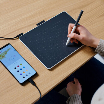 Wacom One M Bluetooth Creative Pen Tablet (White) — thumbnail 5