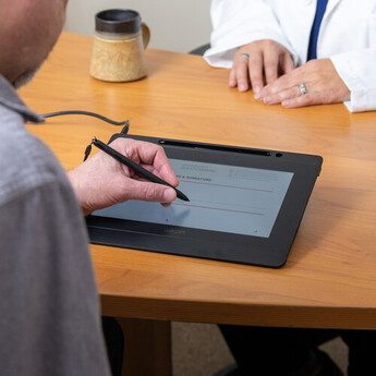 Wacom 10.1" DTU-1141B Pen Display — thumbnail 12