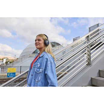 JBL Live 680NC Wireless Noise-Canceling On-Ear Headphones (Black) — thumbnail 7