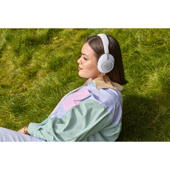 JBL Live 780NC Wireless Noise-Canceling Over-Ear Headphones (White) — thumbnail 9