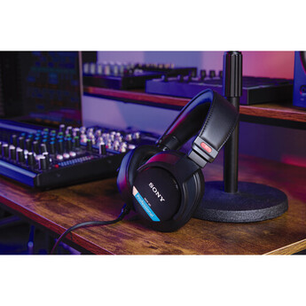 Sony MDR-M1 Closed-Back Over-Ear Reference Monitor Headphones — thumbnail 18