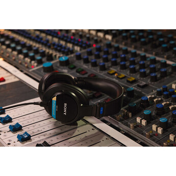 Sony MDR-M1 Closed-Back Over-Ear Reference Monitor Headphones — thumbnail 19