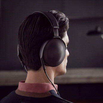 Sony MDR-Z1R Closed-Back Over-Ear Headphones — thumbnail 15