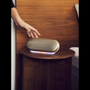 harman kardon Luna 2 Wireless Bluetooth Speaker — thumbnail 10
