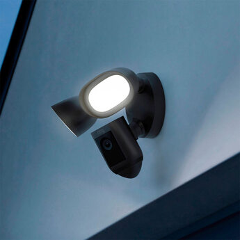 ring Floodlight Cam Wired Pro - Black — thumbnail 3