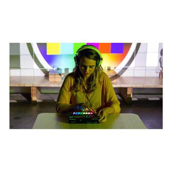 Roland MC-101 Compact Portable Four-Track 16 RGB Pads 64 Clips Groovebox — thumbnail 6