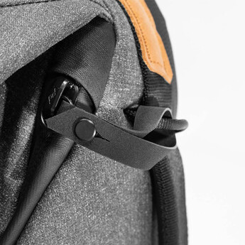 Peak design Everyday Backpack v2 (30L, Charcoal) — thumbnail 15
