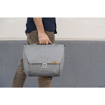 Peak design Everyday Messenger v2 (13L, Ash) — thumbnail 12