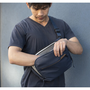 Peak design Everyday Sling v2 (6L, Midnight) — thumbnail 16