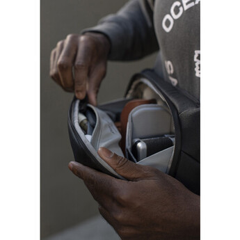 Peak design Everyday Sling v2 (6L, Midnight) — thumbnail 20