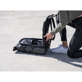 Wandrd PRVKE 21L Backpack v2 (Black) — thumbnail 9