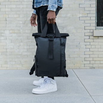 Wandrd PRVKE Lite 11L Backpack (Black) — thumbnail 18