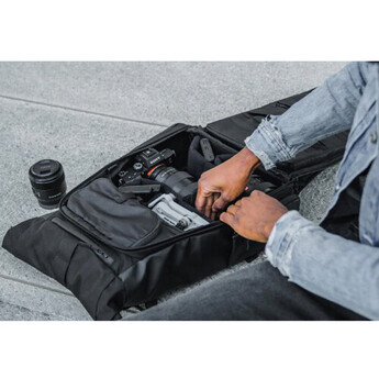 Wandrd PRVKE Lite 11L Backpack (Green) — thumbnail 19