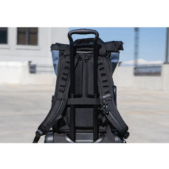 Wandrd PRVKE Lite 11L Backpack (Green) — thumbnail 31