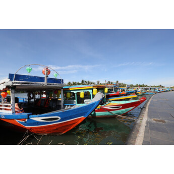 Canon RF-S 10-18mm f/4.5-6.3 IS STM Lens (Canon RF) — thumbnail 22