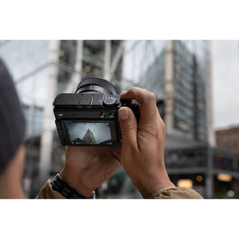 Panasonic LUMIX S 40mm f/2 Lens (Black) — thumbnail 14