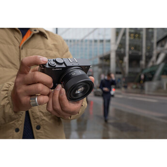 Panasonic LUMIX S 40mm f/2 Lens (Black) — thumbnail 15