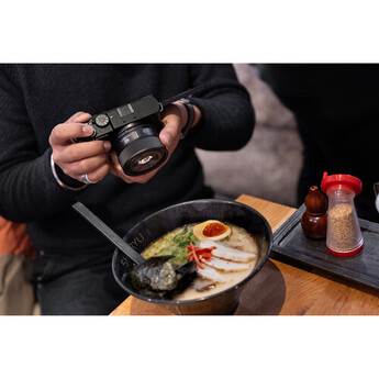 Panasonic LUMIX S 40mm f/2 Lens (Black) — thumbnail 19