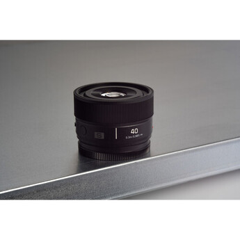 Panasonic LUMIX S 40mm f/2 Lens (Black) — thumbnail 7
