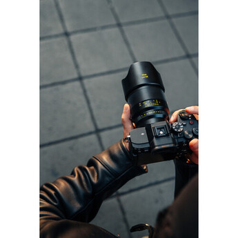 Zeiss Otus ML 35mm f/1.4 Lens (Canon RF) — thumbnail 6