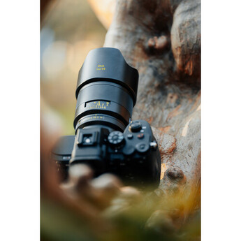 Zeiss Otus ML 35mm f/1.4 Lens (Canon RF) — thumbnail 9