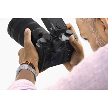 Leica SL3-S Mirrorless Camera with 28-70mm f/2.8 Lens — thumbnail 21