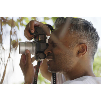 Leica SL3-S Mirrorless Camera with 28-70mm f/2.8 Lens — thumbnail 22