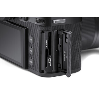 Leica SL3-S Mirrorless Camera with 28-70mm f/2.8 Lens — thumbnail 8