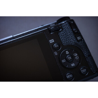 Ricoh GR IV HDF Digital Camera — thumbnail 9