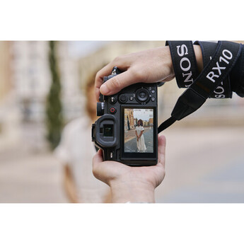 Sony RX10 V Digital Camera — thumbnail 30