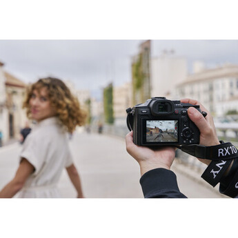 Sony RX10 V Digital Camera — thumbnail 33