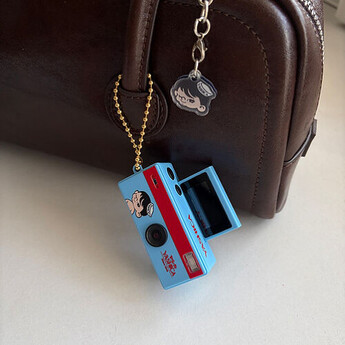 Yashica Funtastic Key Chain Camera (Yashica Boy Adventure) — thumbnail 4