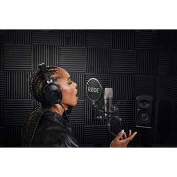 Rode NT1 Signature Series Large-Diaphragm Condenser Microphone (Black) — thumbnail 12