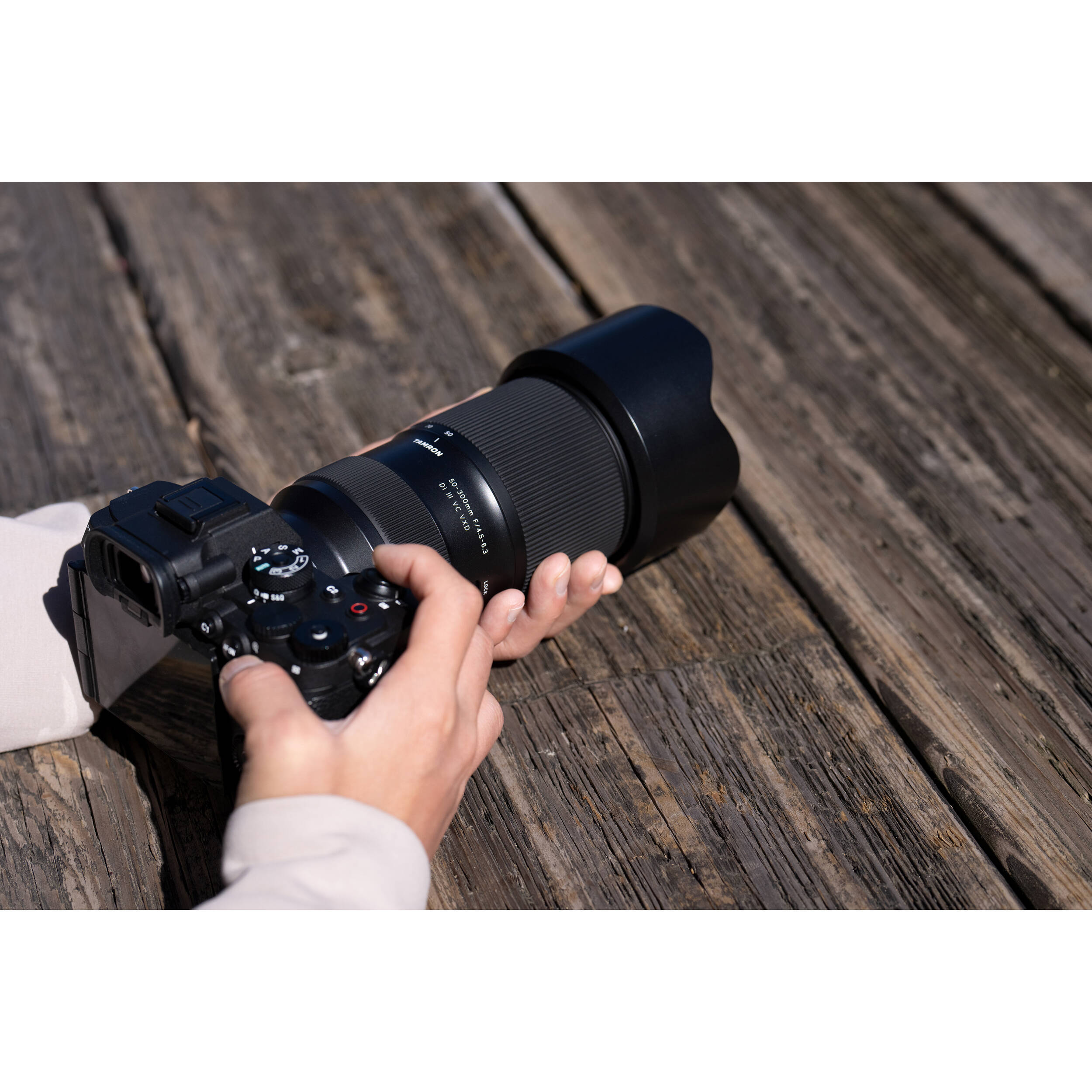 TAMRON 50-300mm と Sony SELP1650 セット Amazon.com : Tamron 50-300mm F/4.5-6.3 Di III VC VXD for Sony E